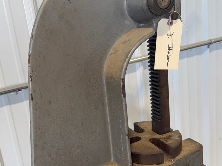 manual-press-image-2