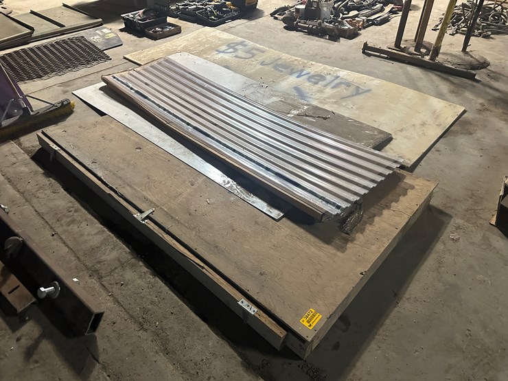 #38472-•-lot-of-wood-&-clear-polycarbonate-panels-image-2