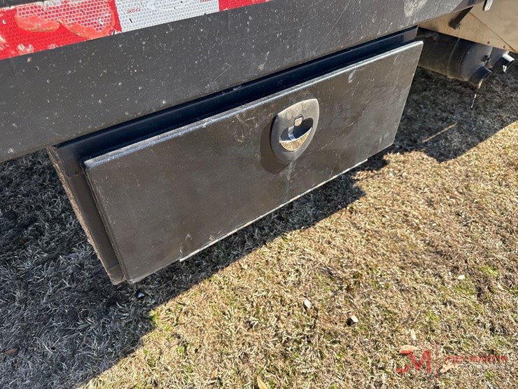 2019-peterbilt-348-image-16