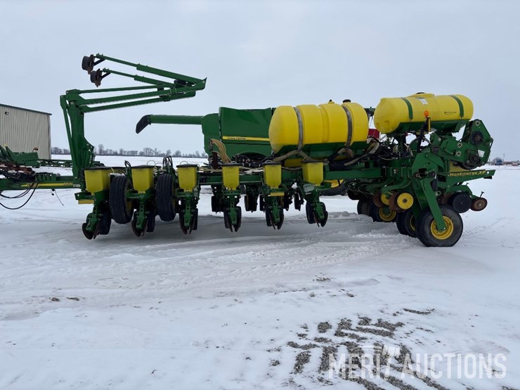 2010-john-deere-1770nt-image-2