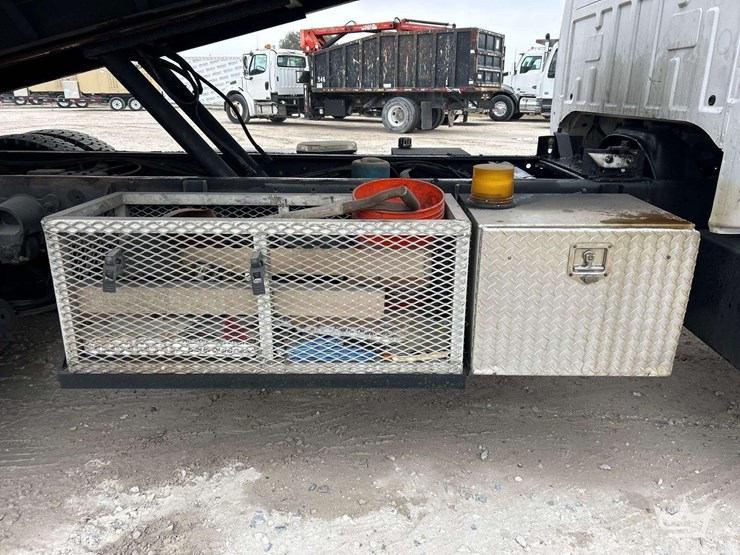 2001-ford-f650-image-29