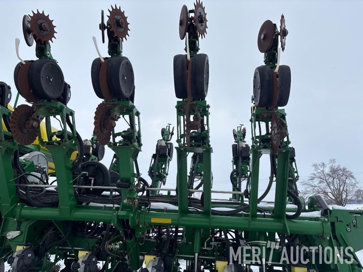 2013-john-deere-1790-image-32