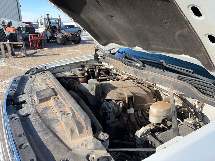 2018-chevrolet-k2500-image-9