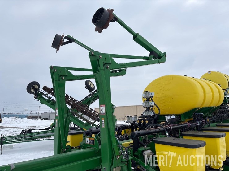 2015-john-deere-1775nt-image-12