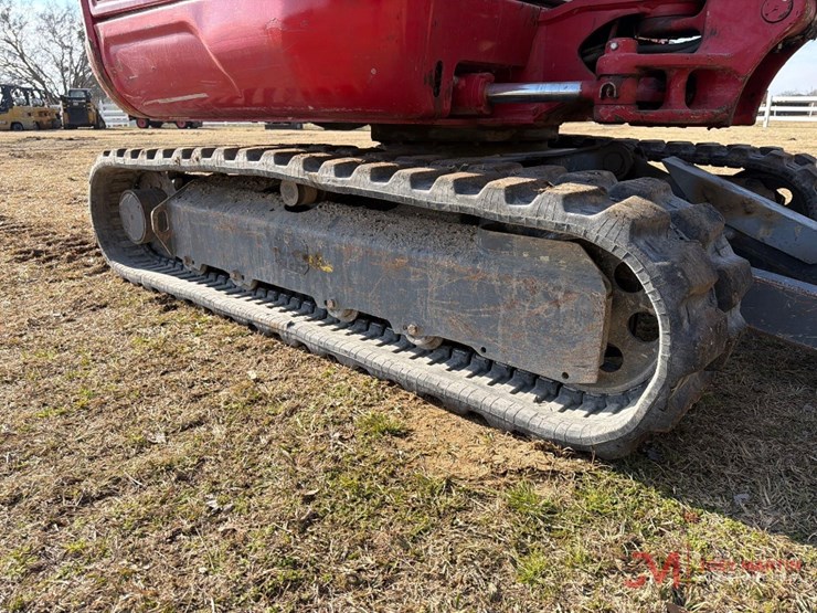 2020-takeuchi-tb240-image-9