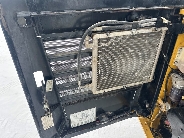 caterpillar-242d-image-41