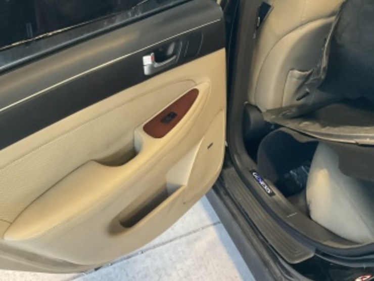 2012-hyundai-genesis-sdn-image-28