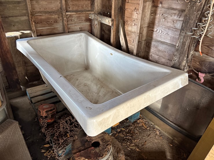 #393-•-jacuzzi-bath-tub,-never-installed-image-2