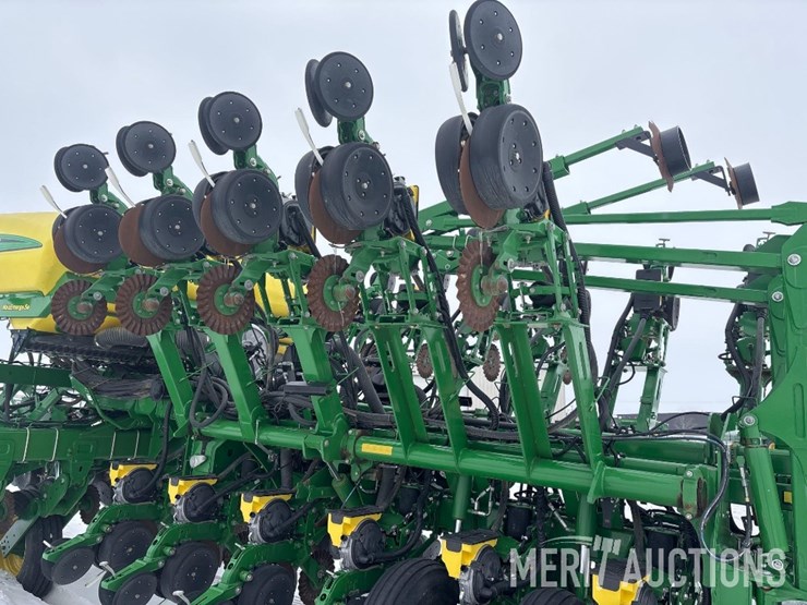 2020-john-deere-1795-image-29