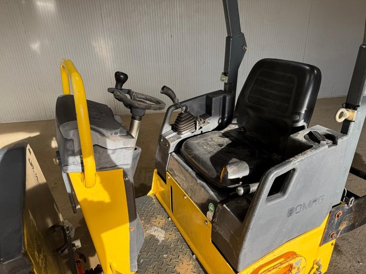2013-bomag-bw900-50-image-17