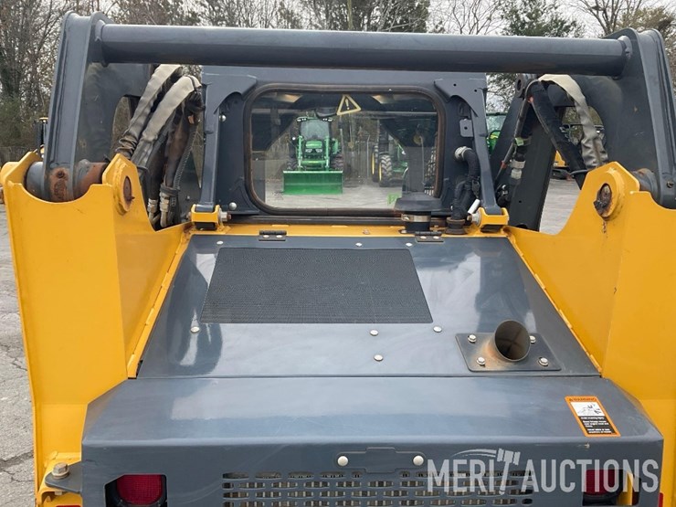 2022-deere-317g-image-24