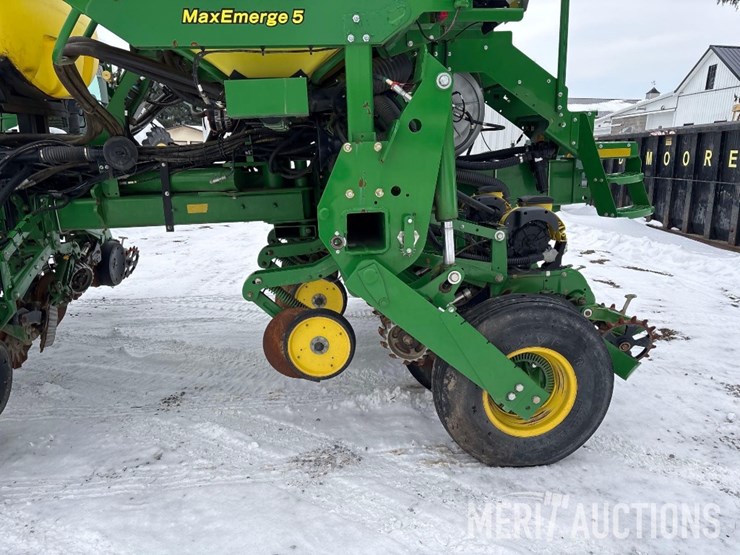 2016-john-deere-1775nt-image-16