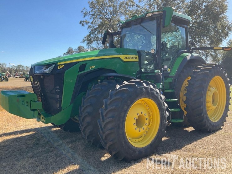 2023-john-deere-8r-370-image-1