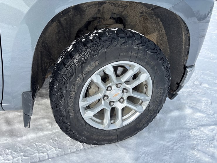 #1120-•-2019-chevrolet-silverado-4x4-crew-cab-image-23