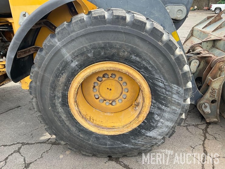 2018-deere-544k-image-13