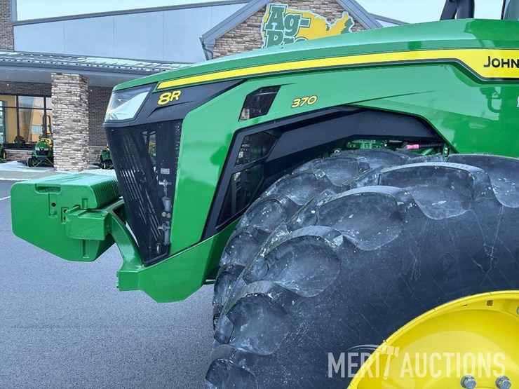 2024-john-deere-8r-370-image-12