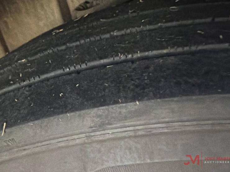 2015-volvo-sleeper-truck-tractor-image-9