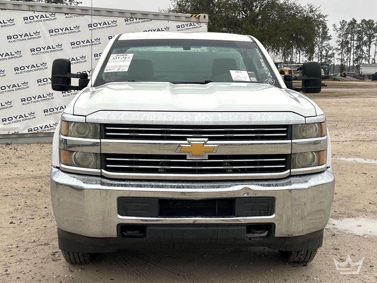 2015-chevrolet-silverado-2500hd-image-32