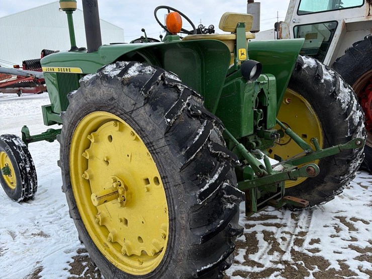 john-deere-3020-image-9