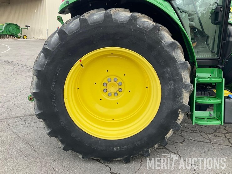 2021-john-deere-6110m-image-34