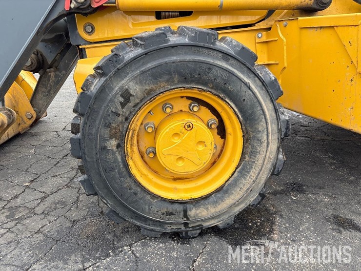 2018-deere-310l-ep-image-12