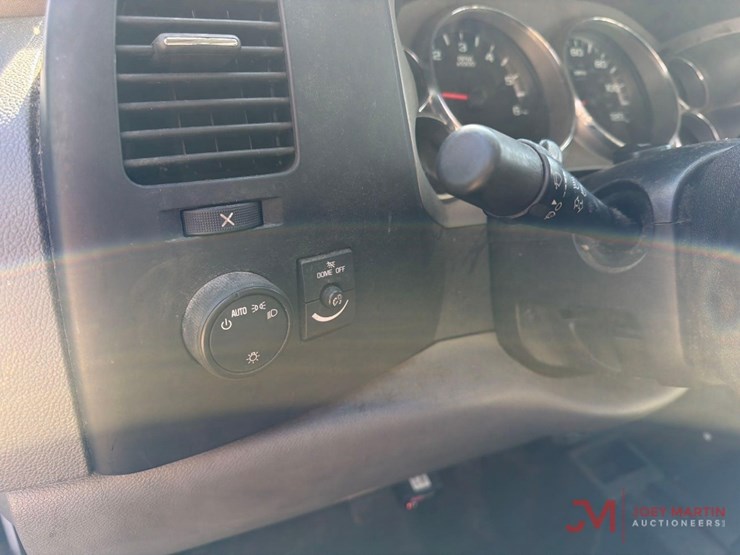 2013-chevrolet-2500-image-30