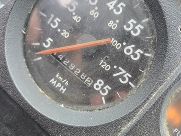 2000-freightliner-fl70-image-32