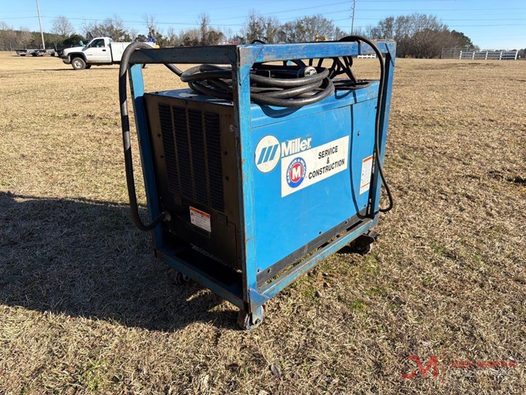 miller-dimension-652-electric-welder-image-2