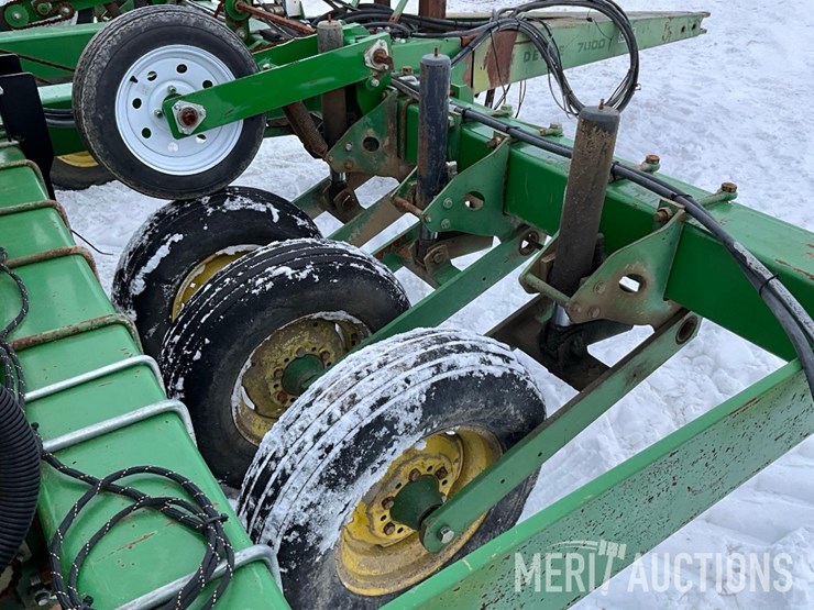 john-deere-7000-image-22