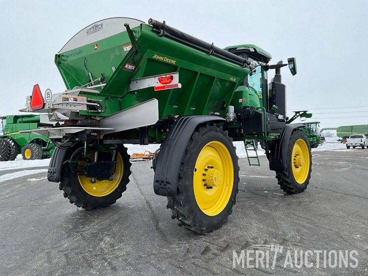2023-john-deere-400r-image-5