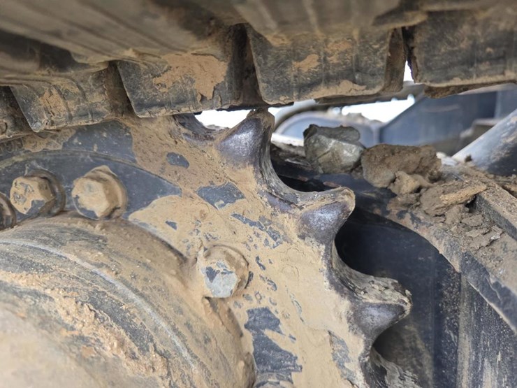 2020-deere-26g-image-53