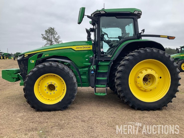 2023-john-deere-8r-370-image-2