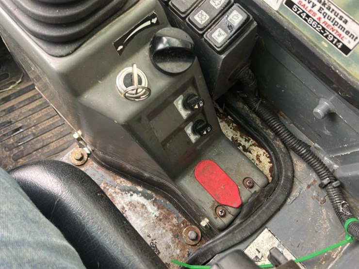 2017-takeuchi-tl8-image-48