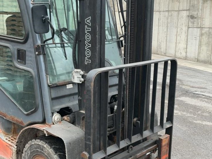 2018-toyota-8fdu25-image-30