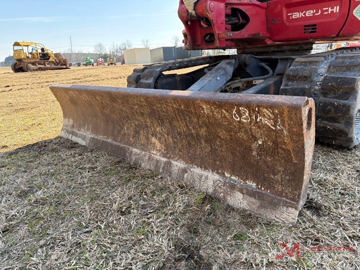 2020-takeuchi-tb240-image-14