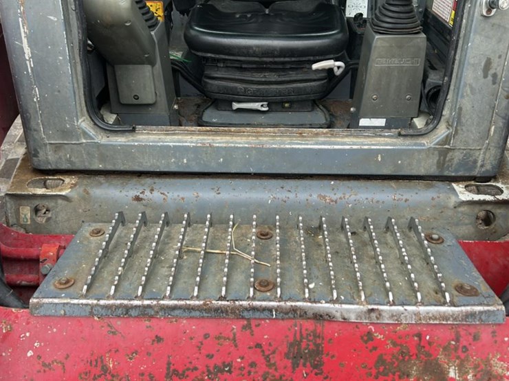 2017-takeuchi-tl8-image-41