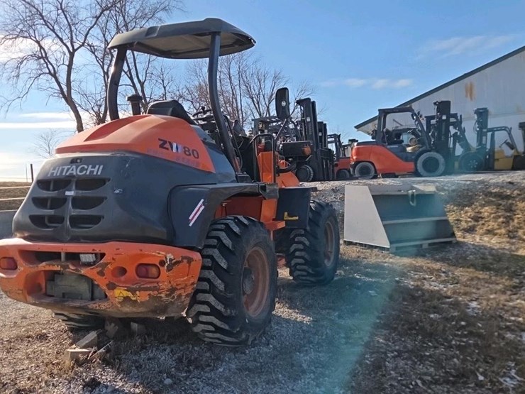 2017-hitachi-zw80-5b-image-5