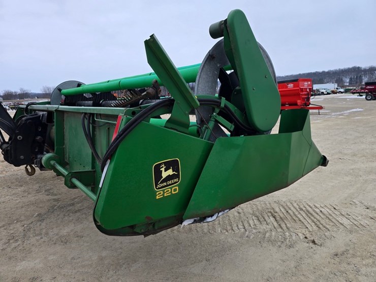 john-deere-220-image-9