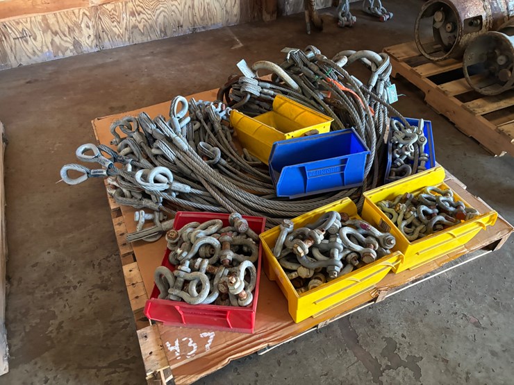 #437-•-lot-of-harnesses-and-shackles-image-1