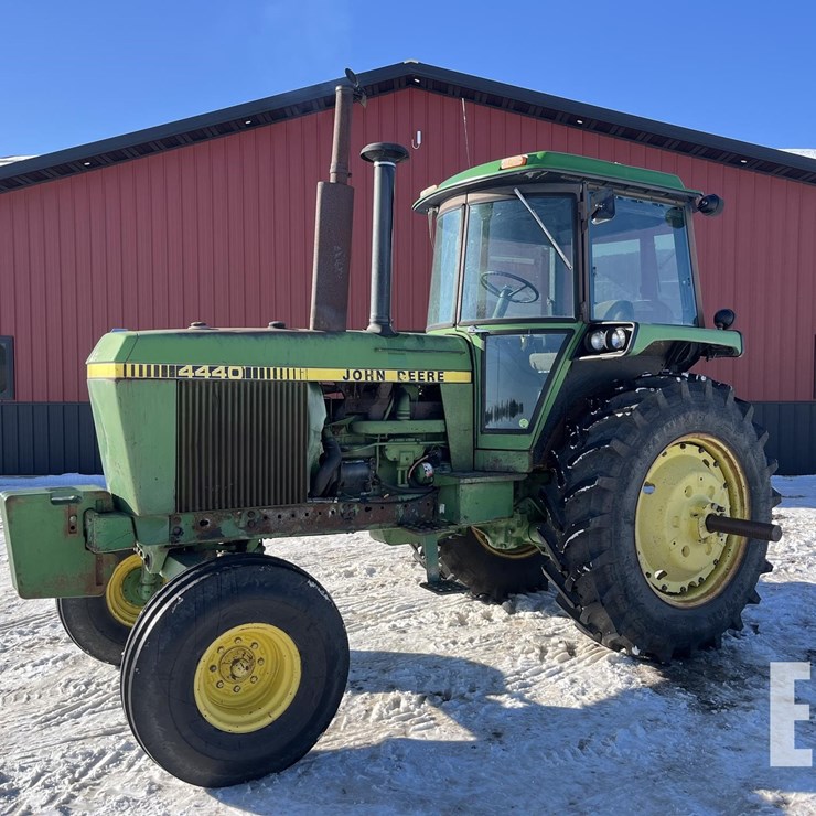 JOHN DEERE 4440