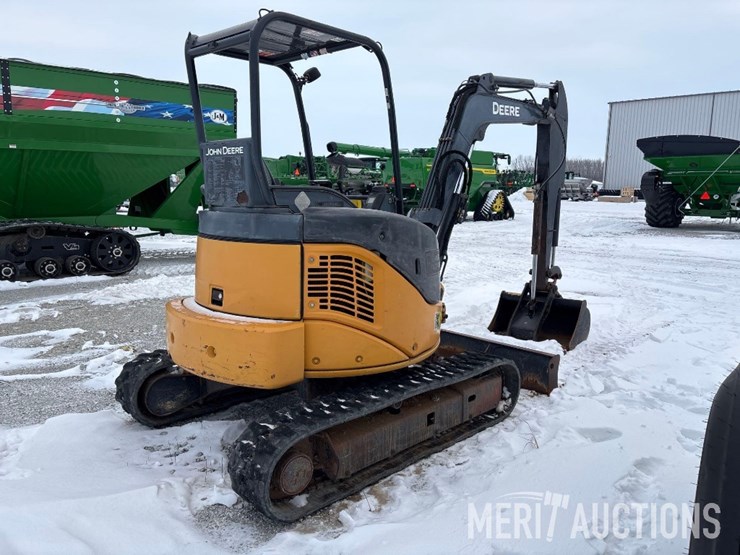 2006-deere-35d-image-7