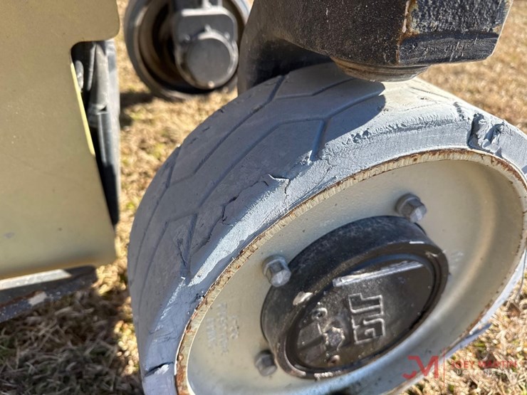 2015-jlg-3246es-image-11