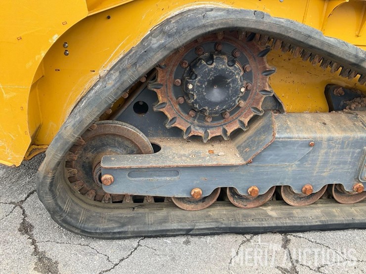 2022-deere-317g-image-32