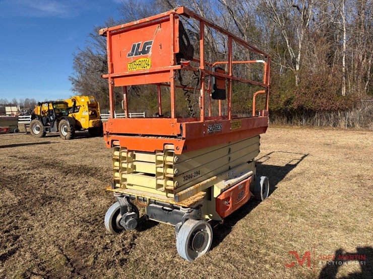 2015-jlg-3246es-image-4