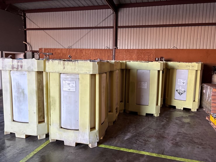 #435-•-lot-of-(6)-330-gal-spider-tanks-image-7