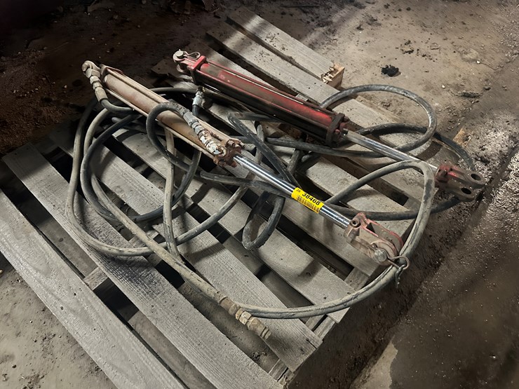 #38468-•-lot-of-(2)-hydraulic-cylinders-image-1