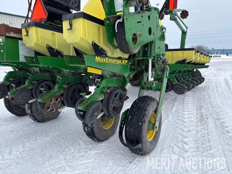 2013-john-deere-1770nt-image-26