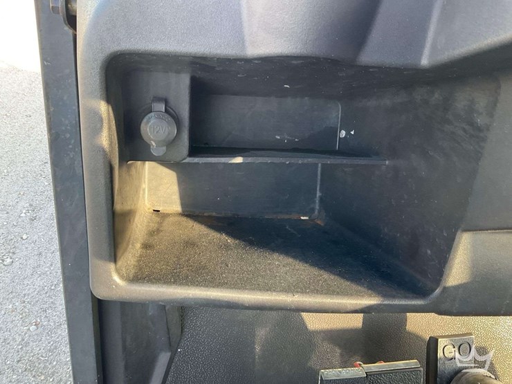 2025-electric-golf-cart-image-18