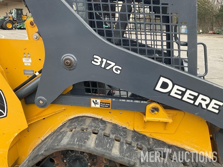 2022-deere-317g-image-34