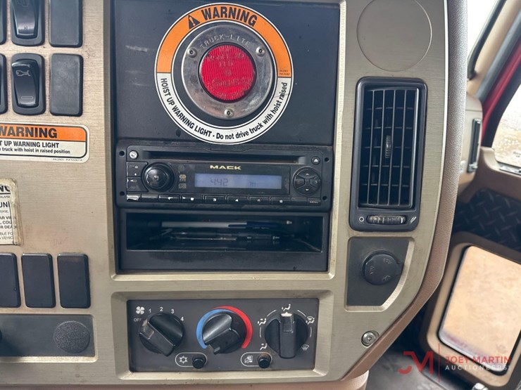 2010-mack-gu713-granite-roll-off-truck-image-36